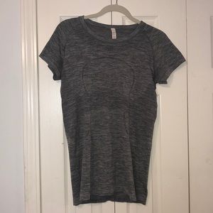 Lululemon swiftly tech short sleeve!!